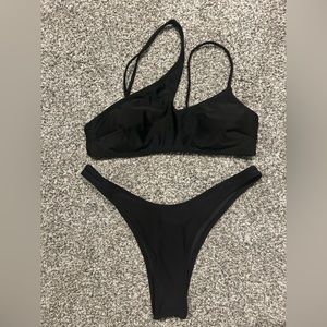 Black 2 piece cupshe bathing suit. Size large. Thong style